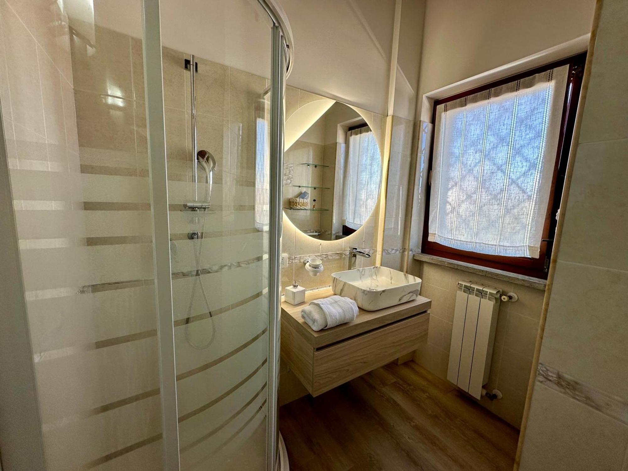 Сasa de vacaciones Seaside Haven - Private Retreat With Garden In *